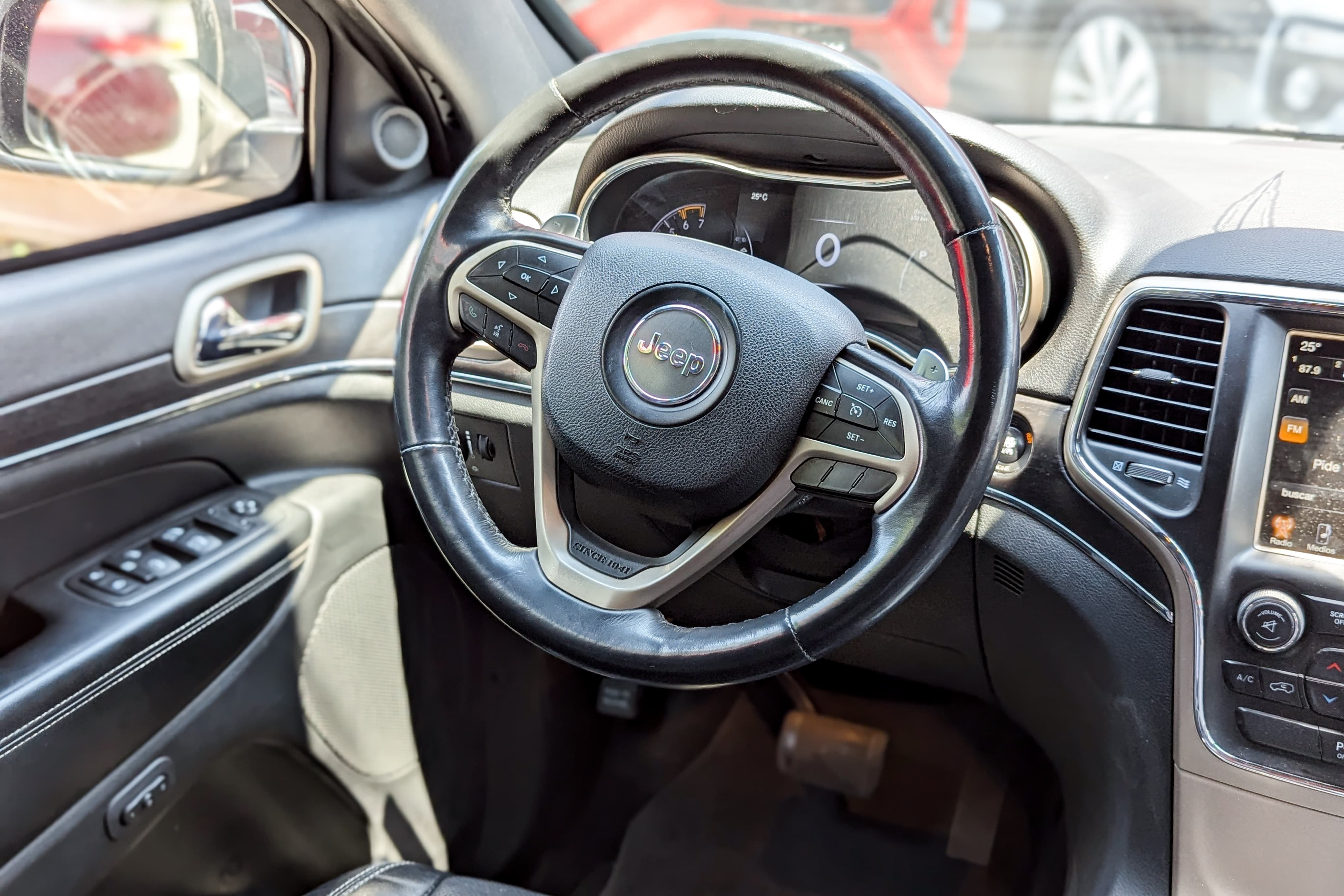 2015 Jeep Grand Cherokee LIMITED LUJO, V8, 5.7L, 360 CP, 5 PUERTAS, AUT