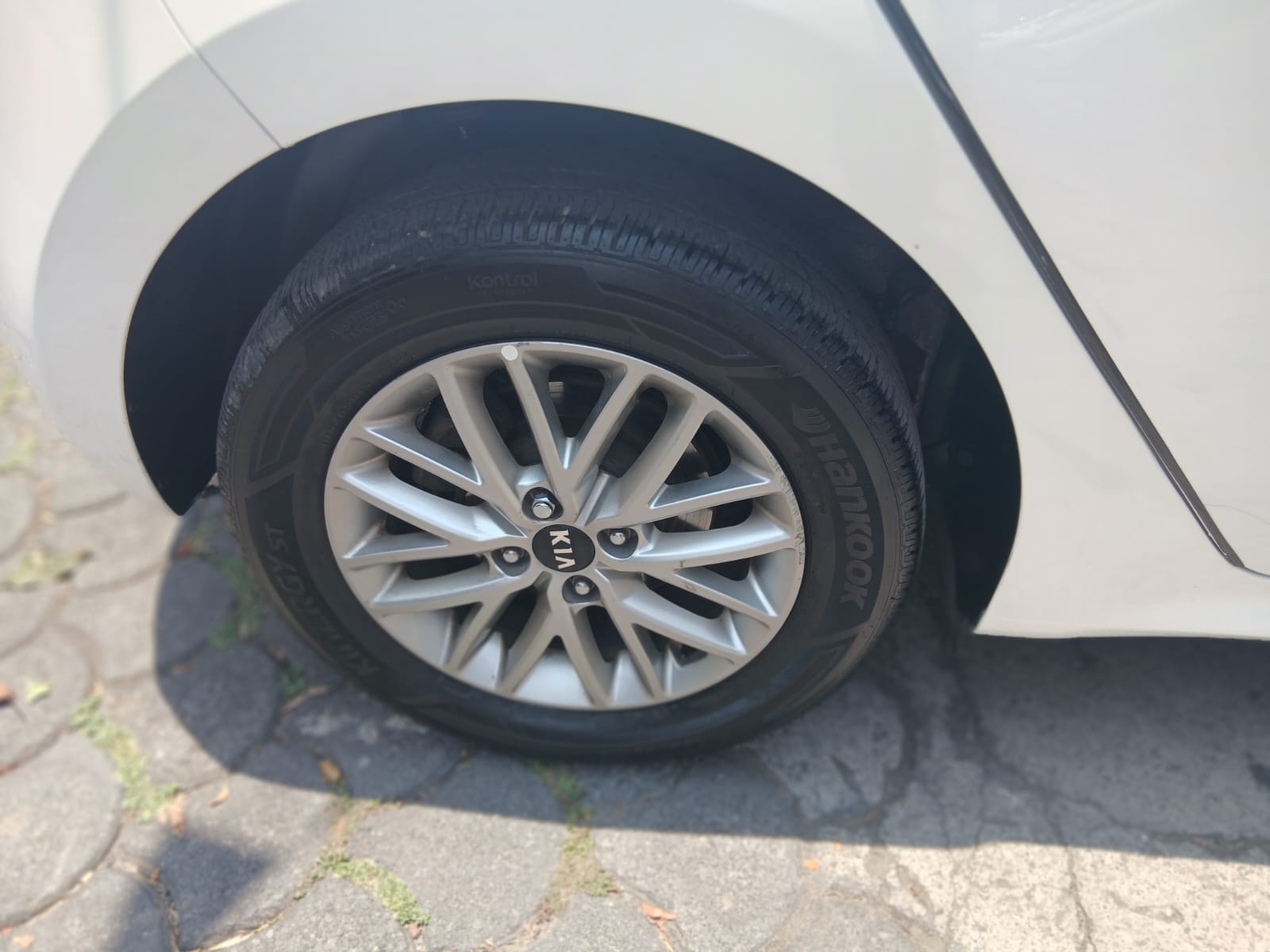 2018 Kia Rio EX, L4, 1.6L, 121 CP, 5 PUERTAS, STD