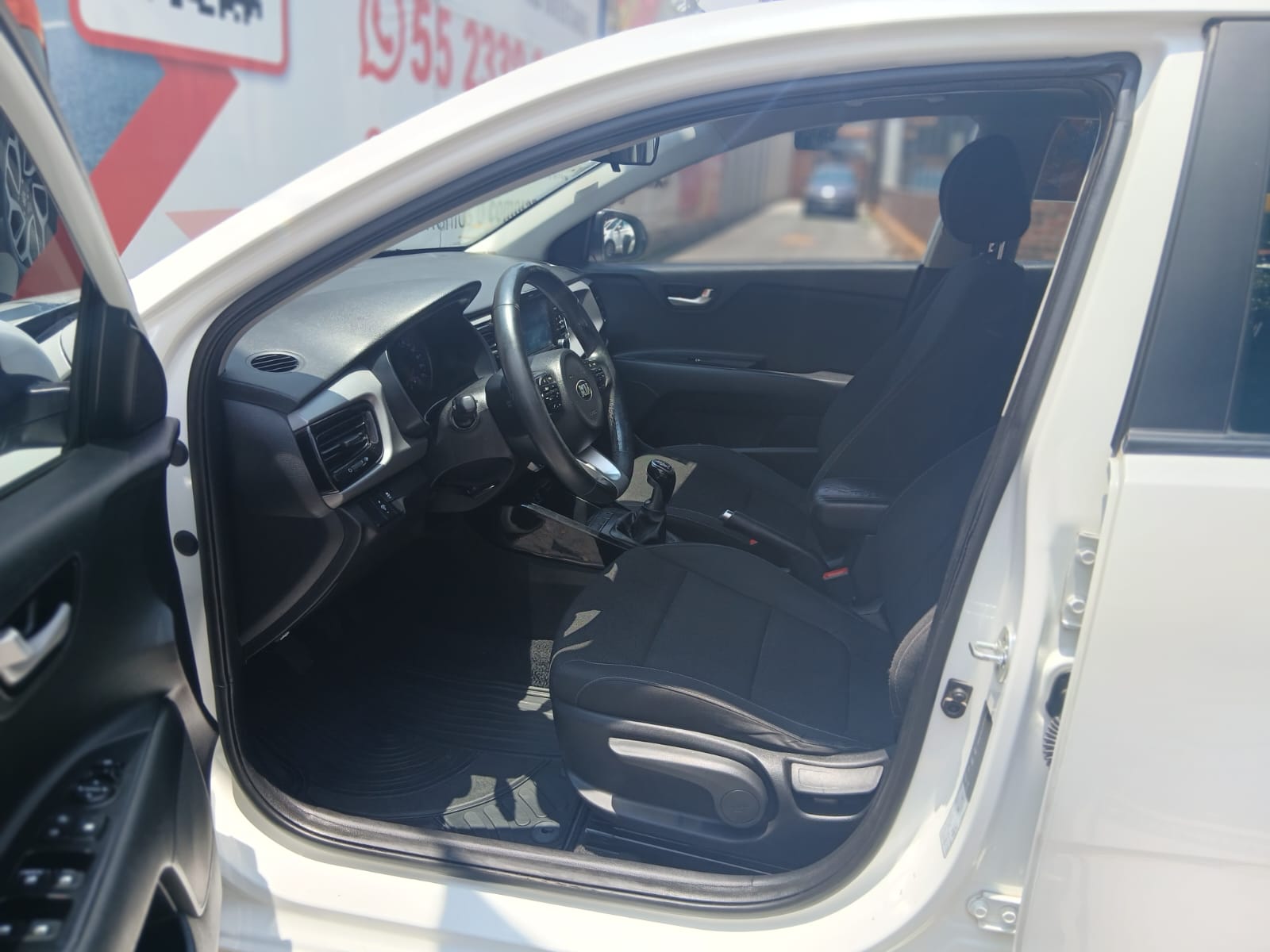 2018 Kia Rio EX, L4, 1.6L, 121 CP, 5 PUERTAS, STD