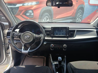 2018 Kia Rio EX, L4, 1.6L, 121 CP, 5 PUERTAS, STD
