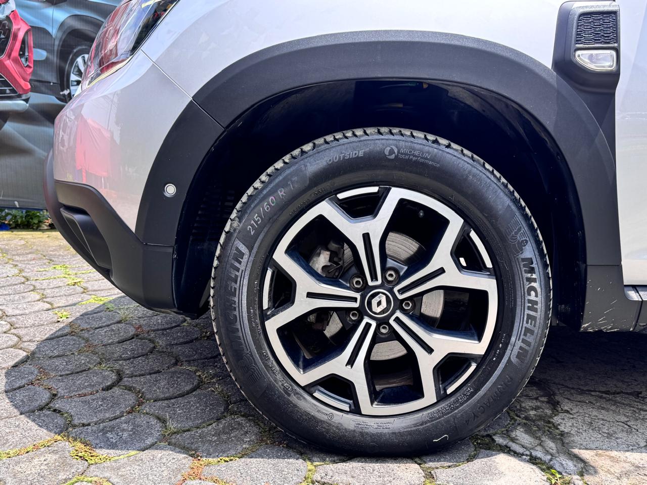 2023 Renault Duster ICONIC CVT