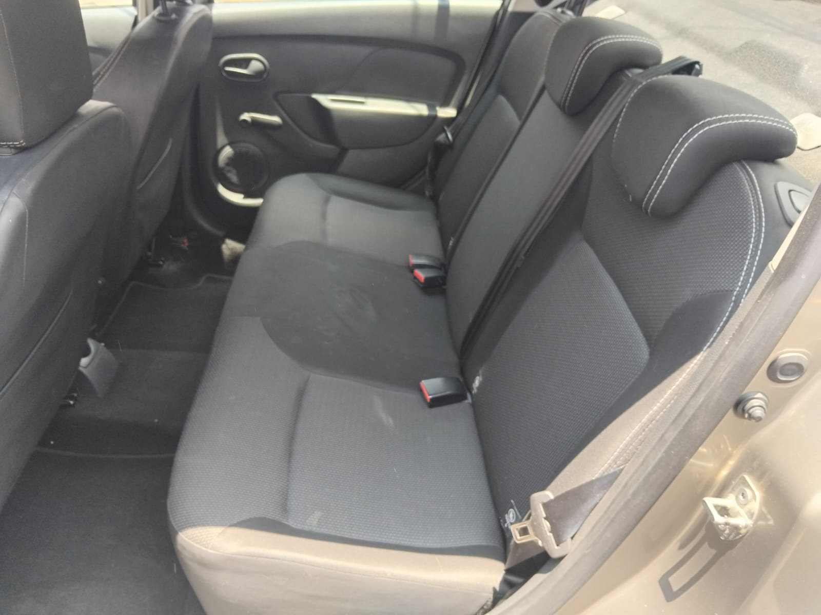 2017 Renault Logan EXPRESSION L4 1.6L 100 CP 4 PUERTAS AUT BA AA