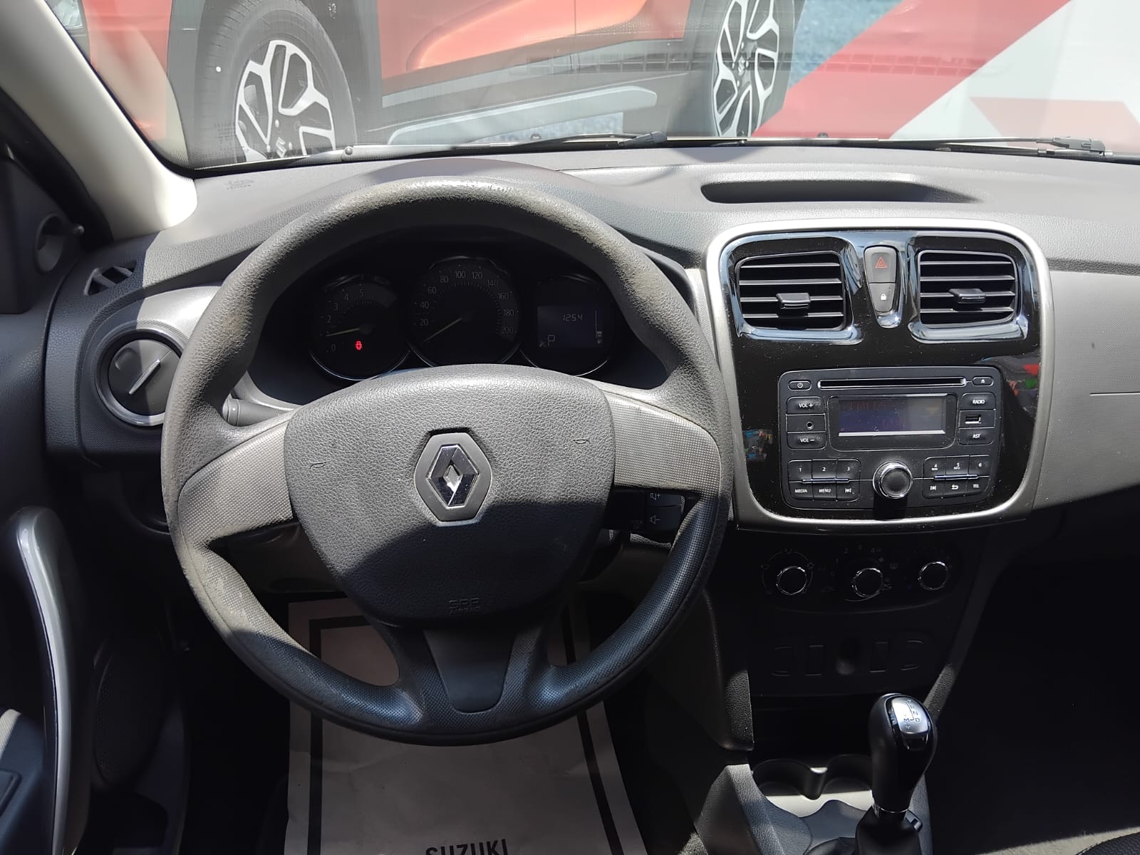 2017 Renault Logan EXPRESSION L4 1.6L 100 CP 4 PUERTAS AUT BA AA