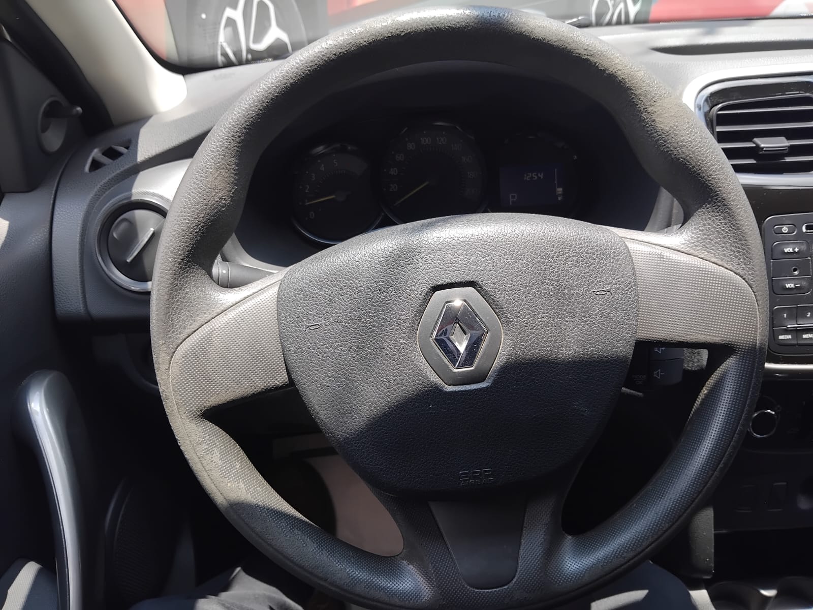 2017 Renault Logan EXPRESSION L4 1.6L 100 CP 4 PUERTAS AUT BA AA