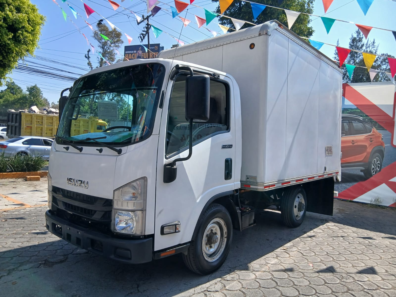 2022 Isuzu ELF 100 BASE, 3.0T, 2 PUERTAS, STD
