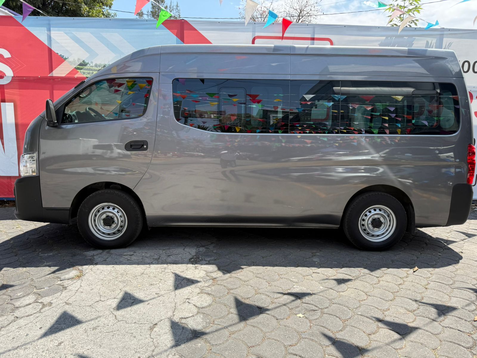 2023 Nissan Urvan URVAN PANEL VENTANAS AMPLIA '23