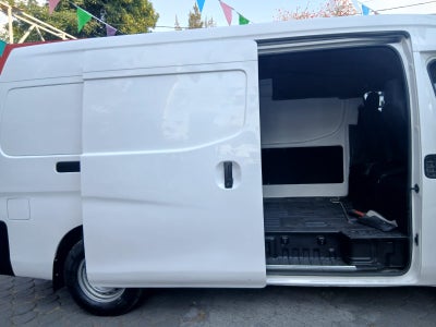 2022 Nissan NV350 Urvan PANEL AMPLIA, L4, 2.5L, 145 CP, 4 PUERTAS, STD, AA PAQ SEG