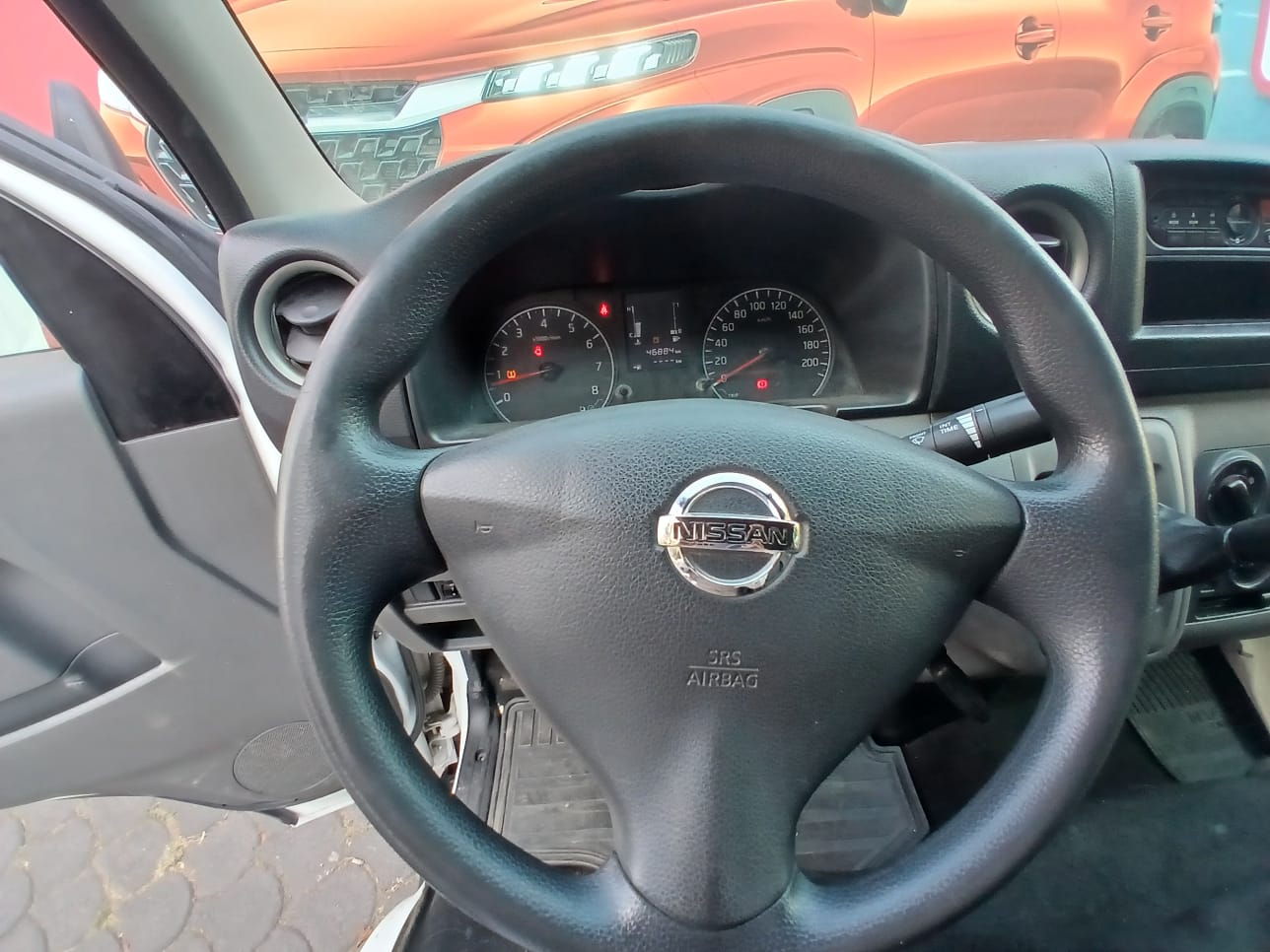 2022 Nissan NV350 Urvan PANEL AMPLIA, L4, 2.5L, 145 CP, 4 PUERTAS, STD, AA PAQ SEG