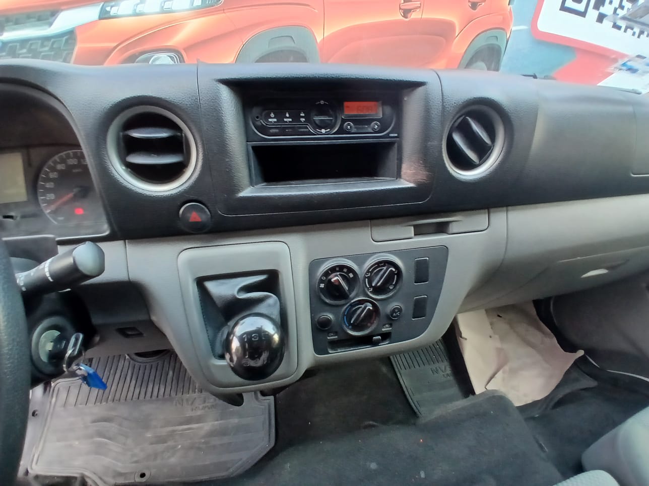 2022 Nissan NV350 Urvan PANEL AMPLIA, L4, 2.5L, 145 CP, 4 PUERTAS, STD, AA PAQ SEG