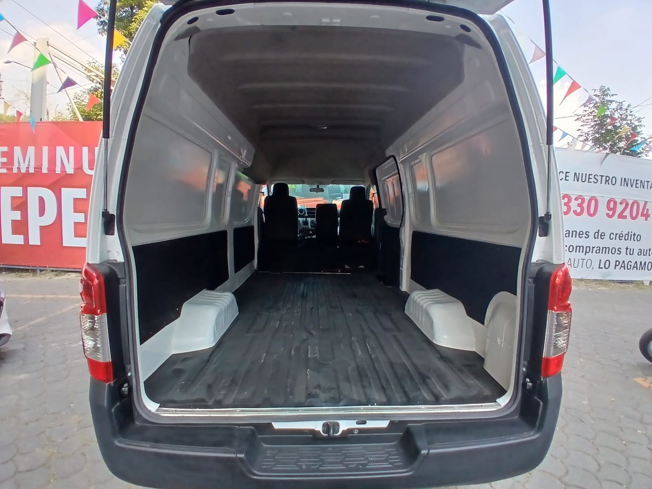2022 Nissan NV350 Urvan PANEL AMPLIA, L4, 2.5L, 145 CP, 4 PUERTAS, STD, AA PAQ SEG