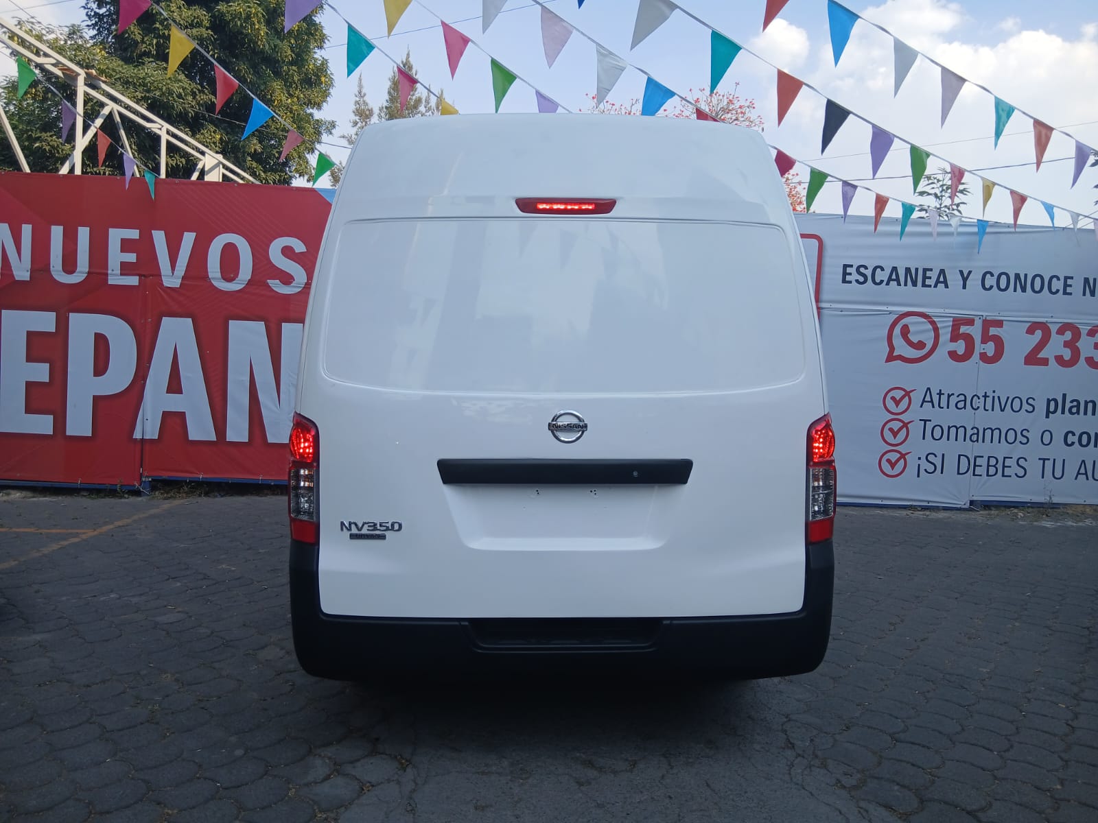2022 Nissan NV350 Urvan PANEL AMPLIA, L4, 2.5L, 145 CP, 4 PUERTAS, STD, AA PAQ SEG