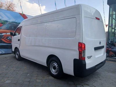 2022 Nissan NV350 Urvan PANEL AMPLIA, L4, 2.5L, 145 CP, 4 PUERTAS, STD, AA PAQ SEG
