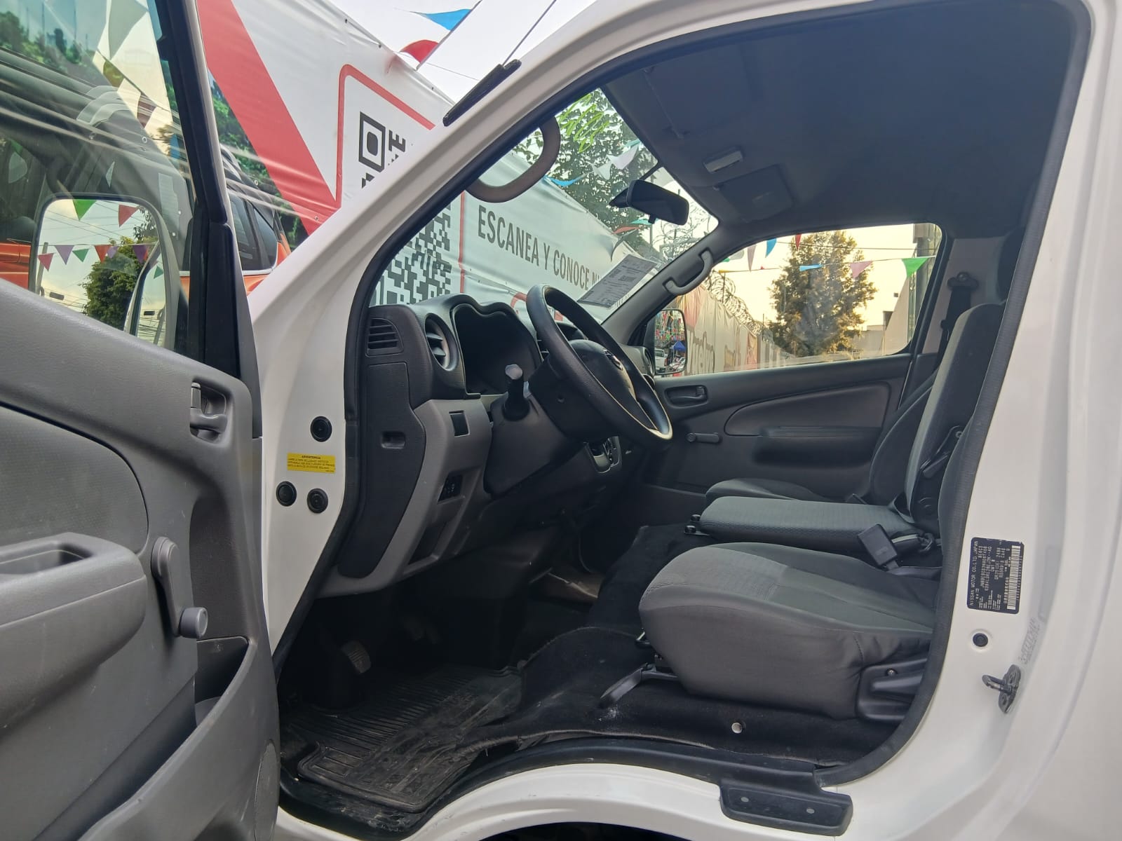 2022 Nissan NV350 Urvan PANEL AMPLIA, L4, 2.5L, 145 CP, 4 PUERTAS, STD, AA PAQ SEG