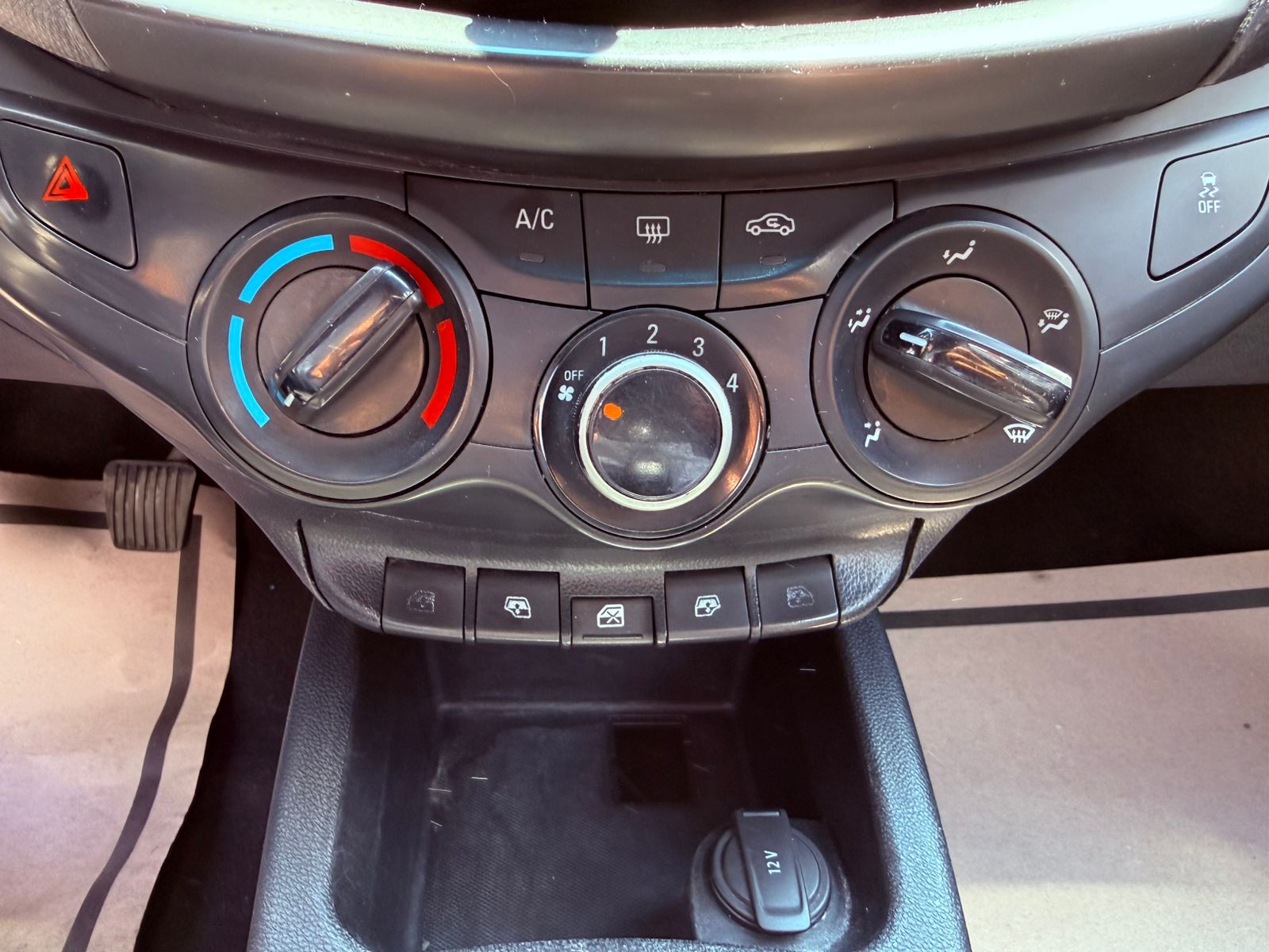 2023 Chevrolet Aveo LS, L4, 1.5L, 107 CP, 4 PUERTAS, STD