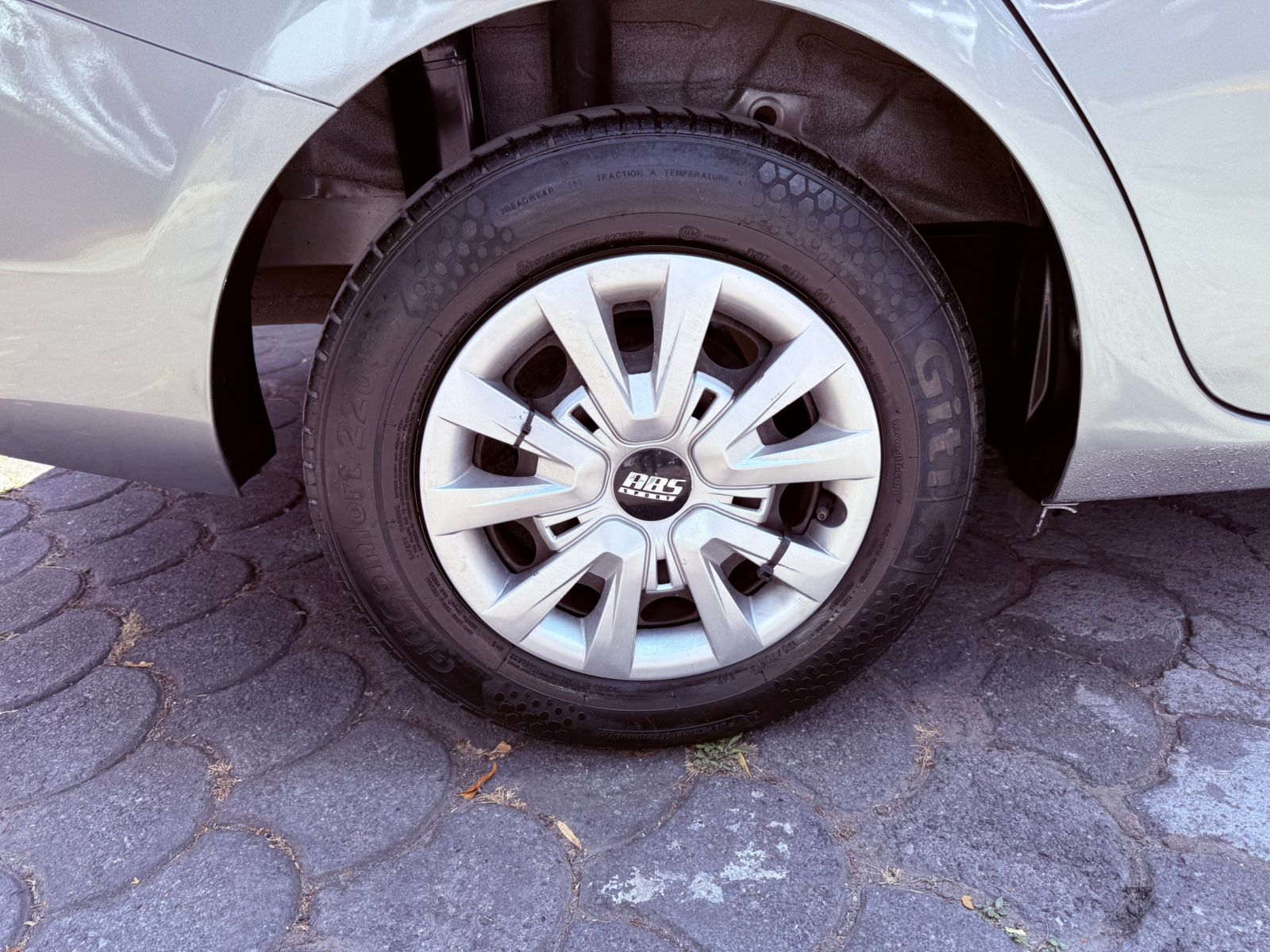 2023 Chevrolet Aveo LS, L4, 1.5L, 107 CP, 4 PUERTAS, STD