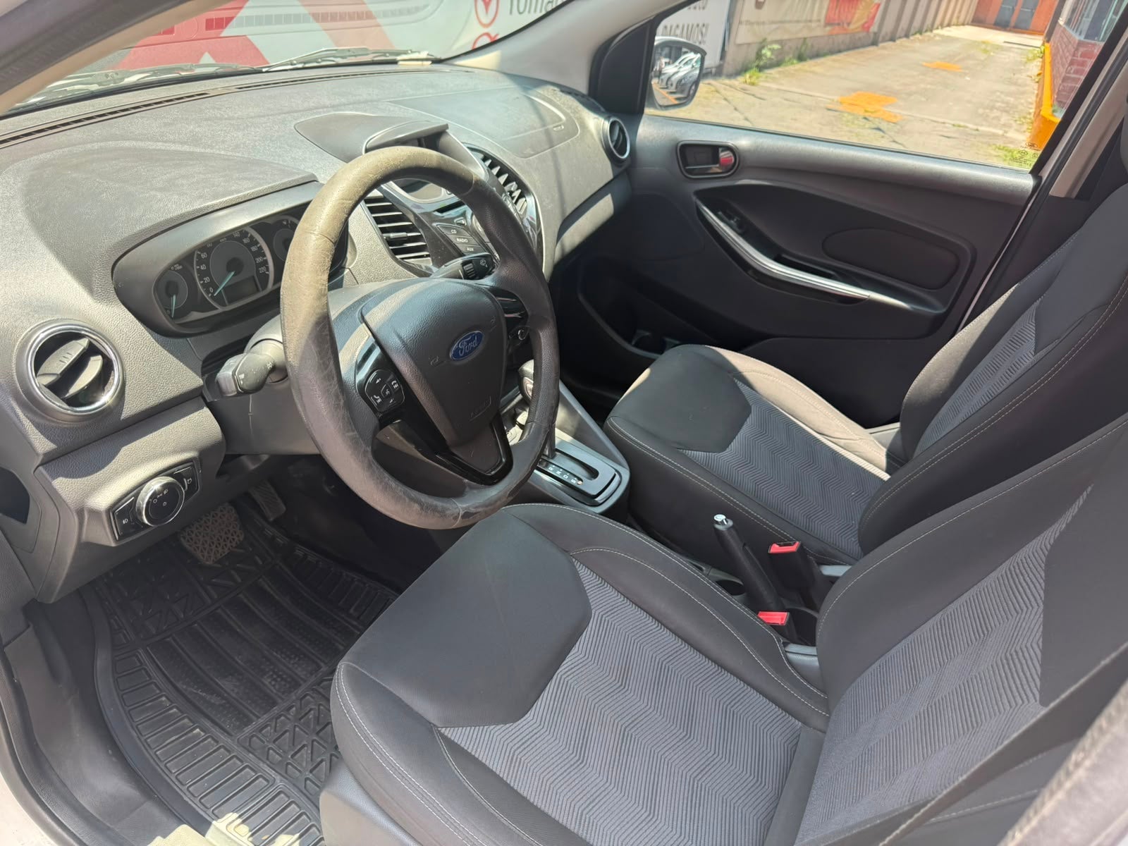 2017 Ford Figo TITANIUM L4 1.5L 105 CP 4 PUERTAS AUT BA AA